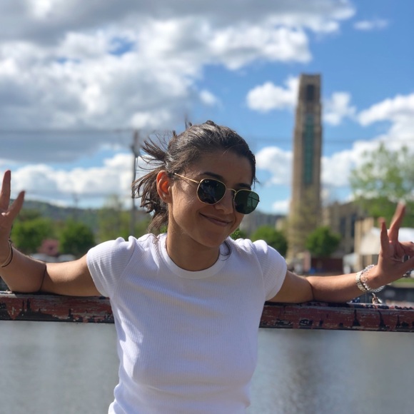 Meet your Posher, Talya - Picture 1 of 1